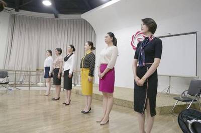 服務(wù)禮儀實(shí)訓(xùn)班今日開班，攝影服務(wù)同步啟動(dòng)